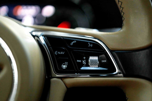 Used 2018 Bentley Bentayga image 59