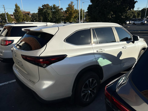 Used 2025 Toyota Highlander XLE image 6