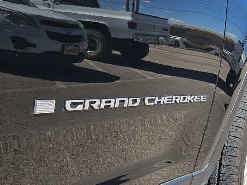 Used 2025 Jeep Grand Cherokee Laredo w/ Luxury Tech Group I image 24