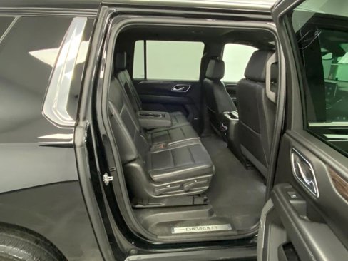 Used 2021 Chevrolet Suburban LT image 36