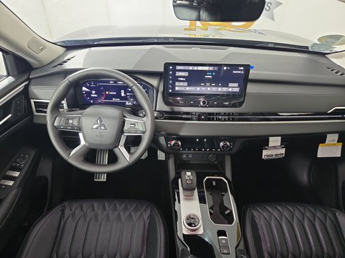 New 2025 Mitsubishi Outlander SEL image 13