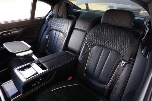 Used 2019 BMW M760i xDrive image 8
