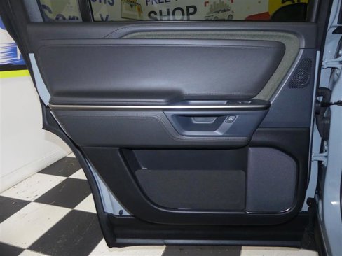 Used 2025 Rivian R1S Adventure image 30