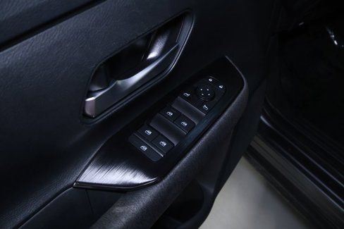 Used 2025 Nissan Kicks SV image 13