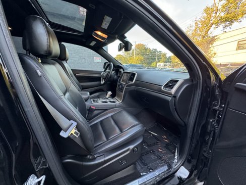Used 2017 Jeep Grand Cherokee Limited image 17