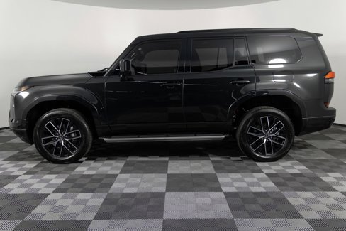 Used 2025 Lexus GX 550 image 3