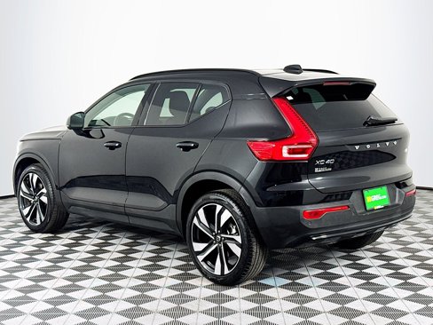 Used 2025 Volvo XC40 B5 Plus image 6