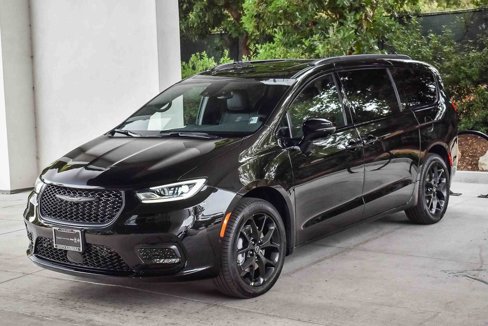 New 2026 Chrysler Pacifica Limited w/ S Appearance Package image 3