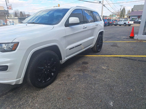 Used 2021 Jeep Grand Cherokee Laredo X image 4