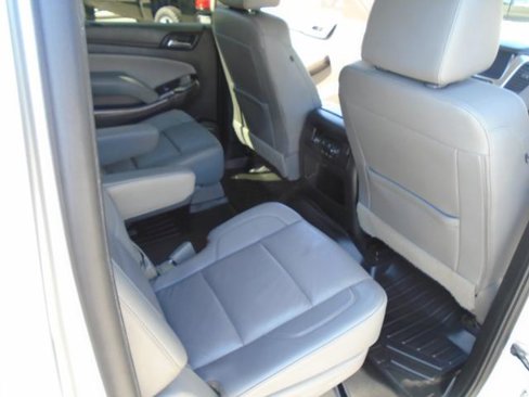 Used 2017 Chevrolet Suburban LT image 22