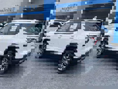 New 2026 Chevrolet Equinox LT image 4