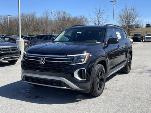 New 2025 Volkswagen Atlas Peak Edition SE image 3