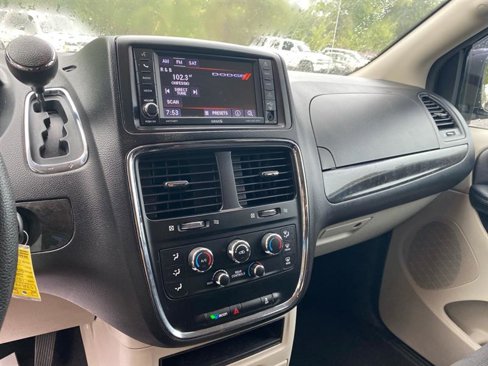 Used 2019 Dodge Grand Caravan SE w/ UConnect Hands-Free Group image 13