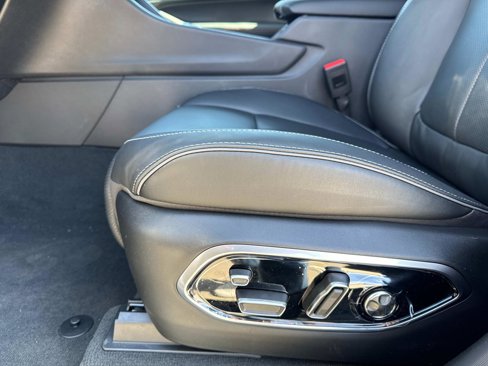 New 2025 Jeep Grand Cherokee Overland w/ Luxury Tech Group IV image 18