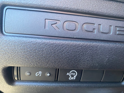 Used 2023 Nissan Rogue S image 12