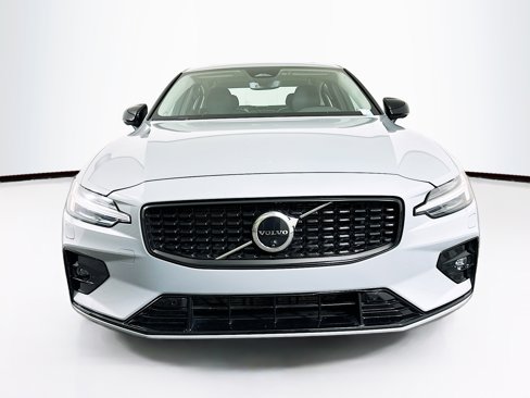 Used 2025 Volvo S60 B5 Plus image 2