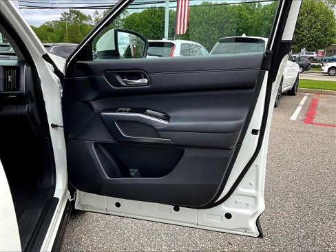 Certified 2024 Nissan Pathfinder SL w/ SL Premium Package image 12