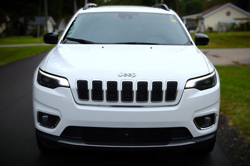 Used 2022 Jeep Cherokee Limited image 2
