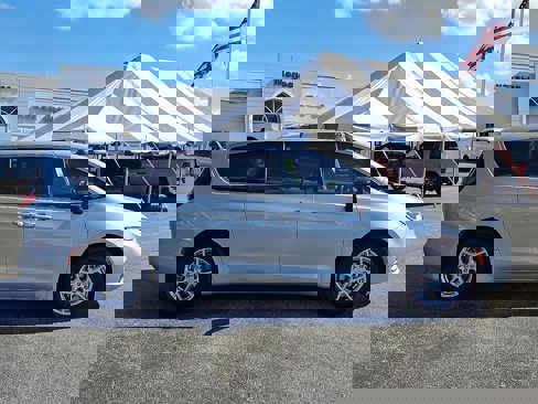 New 2026 Chrysler Pacifica Select image 7