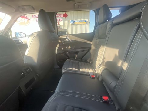 New 2025 Mitsubishi Outlander SE image 13