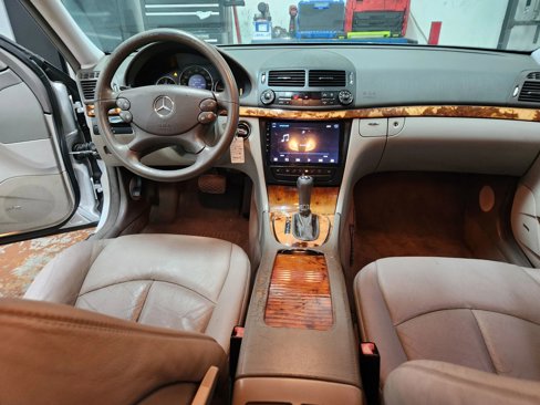 Used 2008 Mercedes-Benz E 320 BlueTEC Sedan image 17