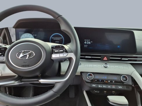 Used 2023 Hyundai Elantra Limited image 13