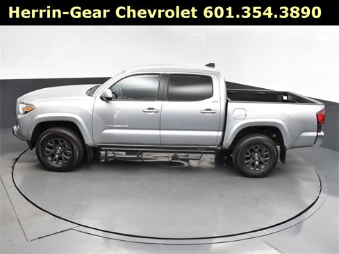 Used 2023 Toyota Tacoma SR5 image 33