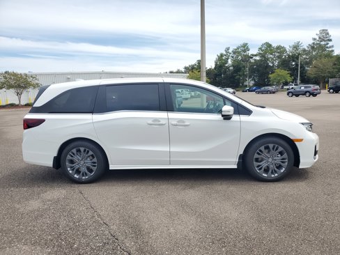 New 2026 Honda Odyssey Touring image 4