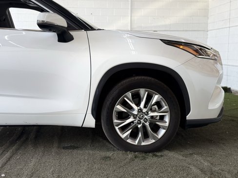Used 2024 Toyota Highlander Limited image 17
