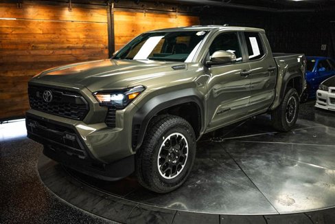 Used 2025 Toyota Tacoma TRD Pro image 2