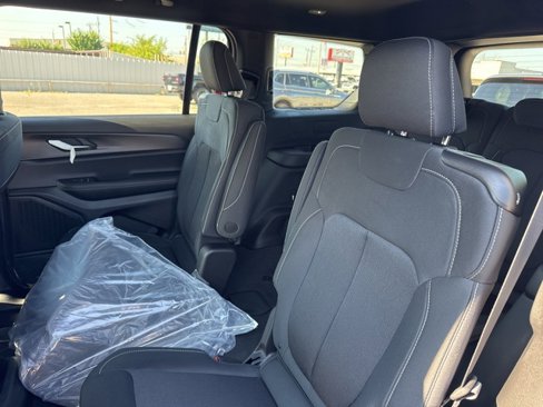 New 2025 Jeep Grand Cherokee L Laredo image 14
