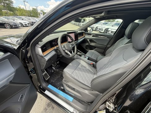 New 2025 Volkswagen Tiguan SEL R-Line image 10