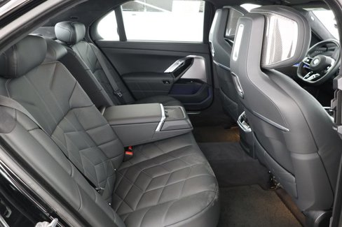 Used 2024 BMW 740i image 23