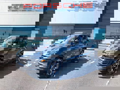 Certified 2025 Porsche Macan image 1