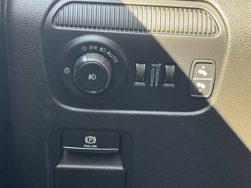 Used 2024 Jeep Wagoneer L 4WD w/ Convenience Group I image 38