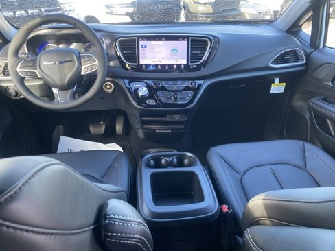 New 2026 Chrysler Voyager LX image 34