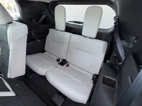 New 2025 Mitsubishi Outlander SE image 14