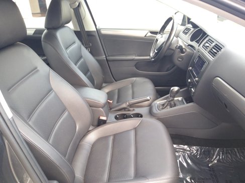Used 2017 Volkswagen Jetta SE image 13