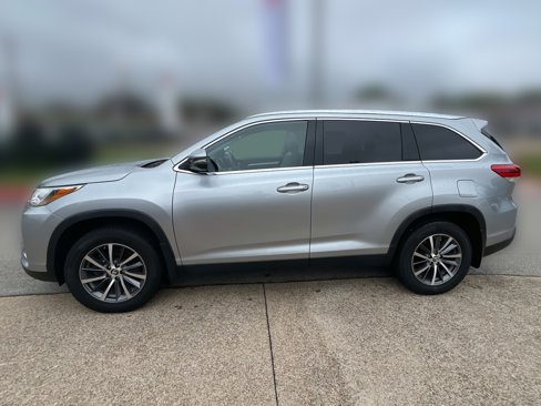 Used 2019 Toyota Highlander XLE image 4