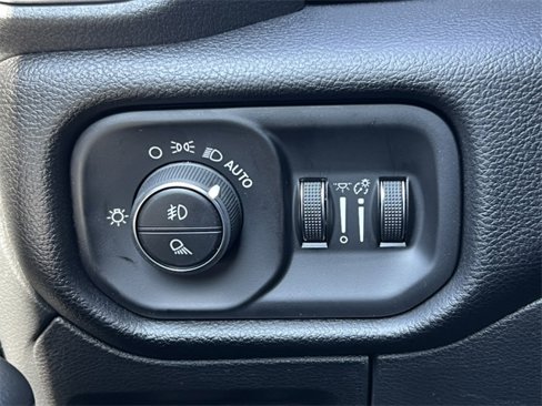 New 2026 RAM 1500 4x4 Crew Cab image 18