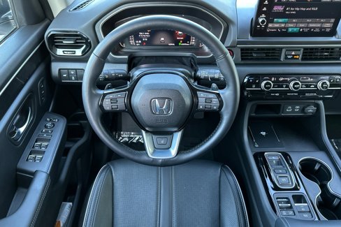 Used 2025 Honda Pilot Elite image 18
