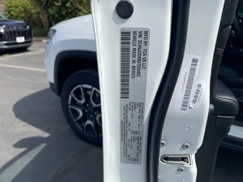 Used 2025 Jeep Compass Trailhawk image 28