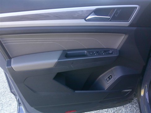 Used 2022 Volkswagen Atlas Cross Sport SE w/ Panoramic Sunroof Package image 9