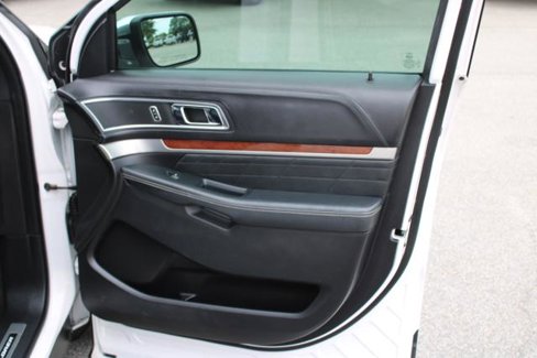 Used 2018 Ford Explorer Platinum image 28