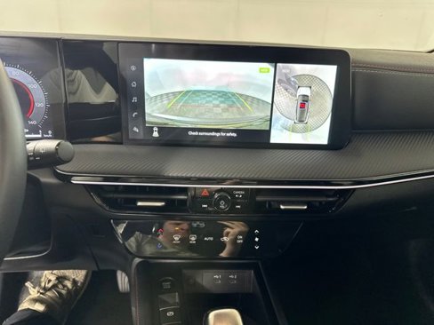 Certified 2025 Nissan Kicks SR image 22
