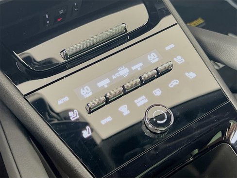Used 2025 Porsche Cayenne image 18