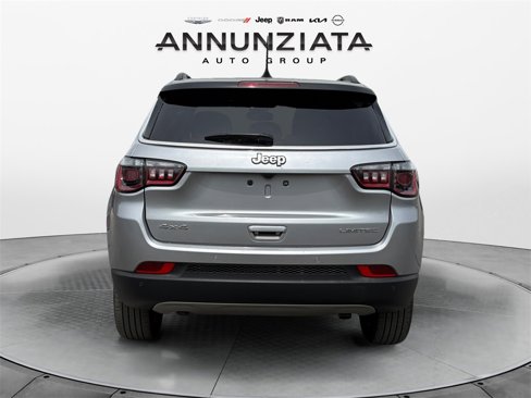 Used 2024 Jeep Compass Limited image 4