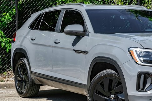 Used 2024 Volkswagen Atlas Cross Sport SE w/ Panoramic Sunroof Package image 10