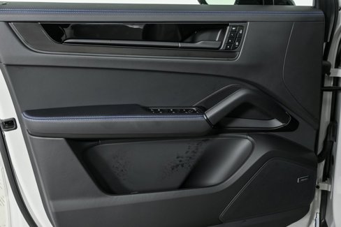 New 2025 Porsche Cayenne GTS image 6