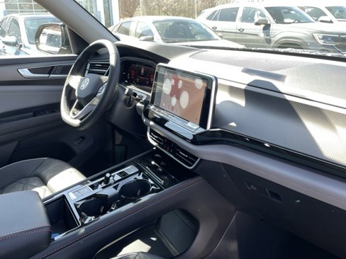 New 2025 Volkswagen Atlas Peak Edition SE image 30